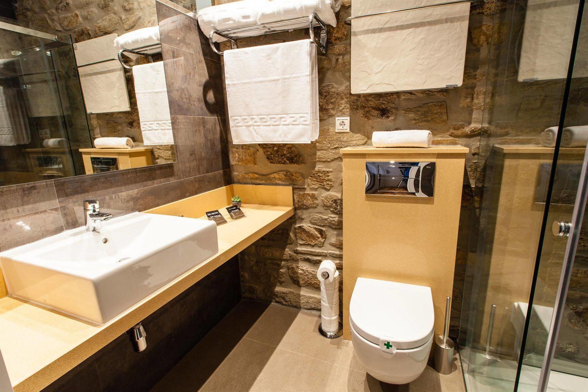 Hotel Montenegro Compostela سانتياغو دي كومبوستيلا المظهر الخارجي الصورة