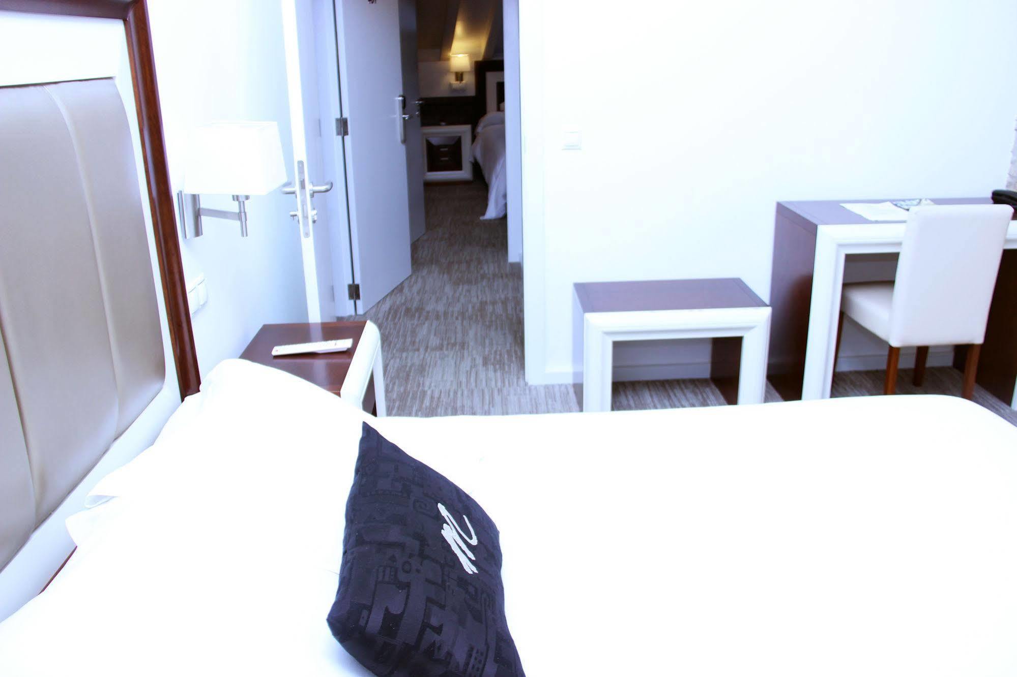 Hotel Montenegro Compostela سانتياغو دي كومبوستيلا المظهر الخارجي الصورة